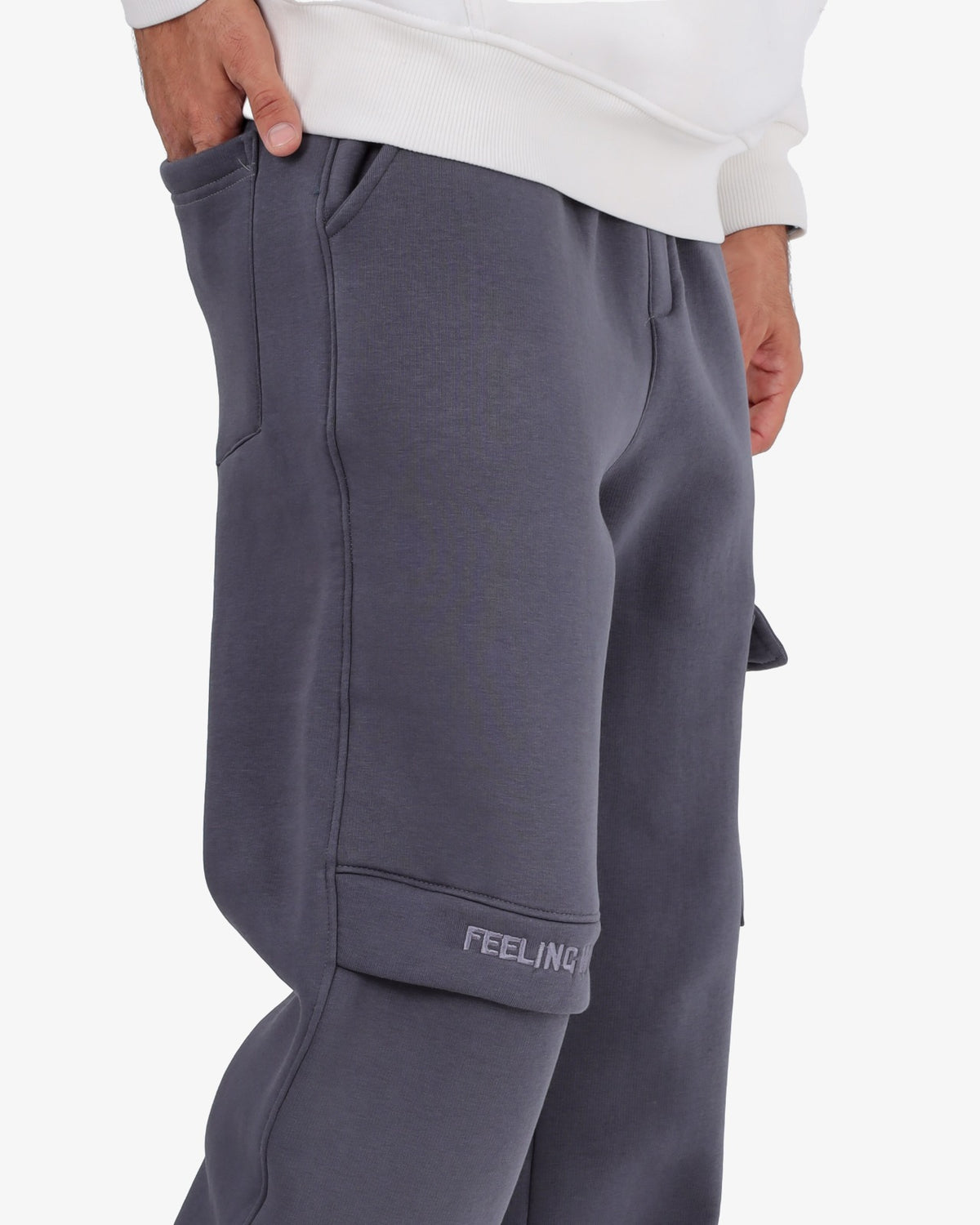 Solid-colored sponge-fabric cargo joggers with a single pocket