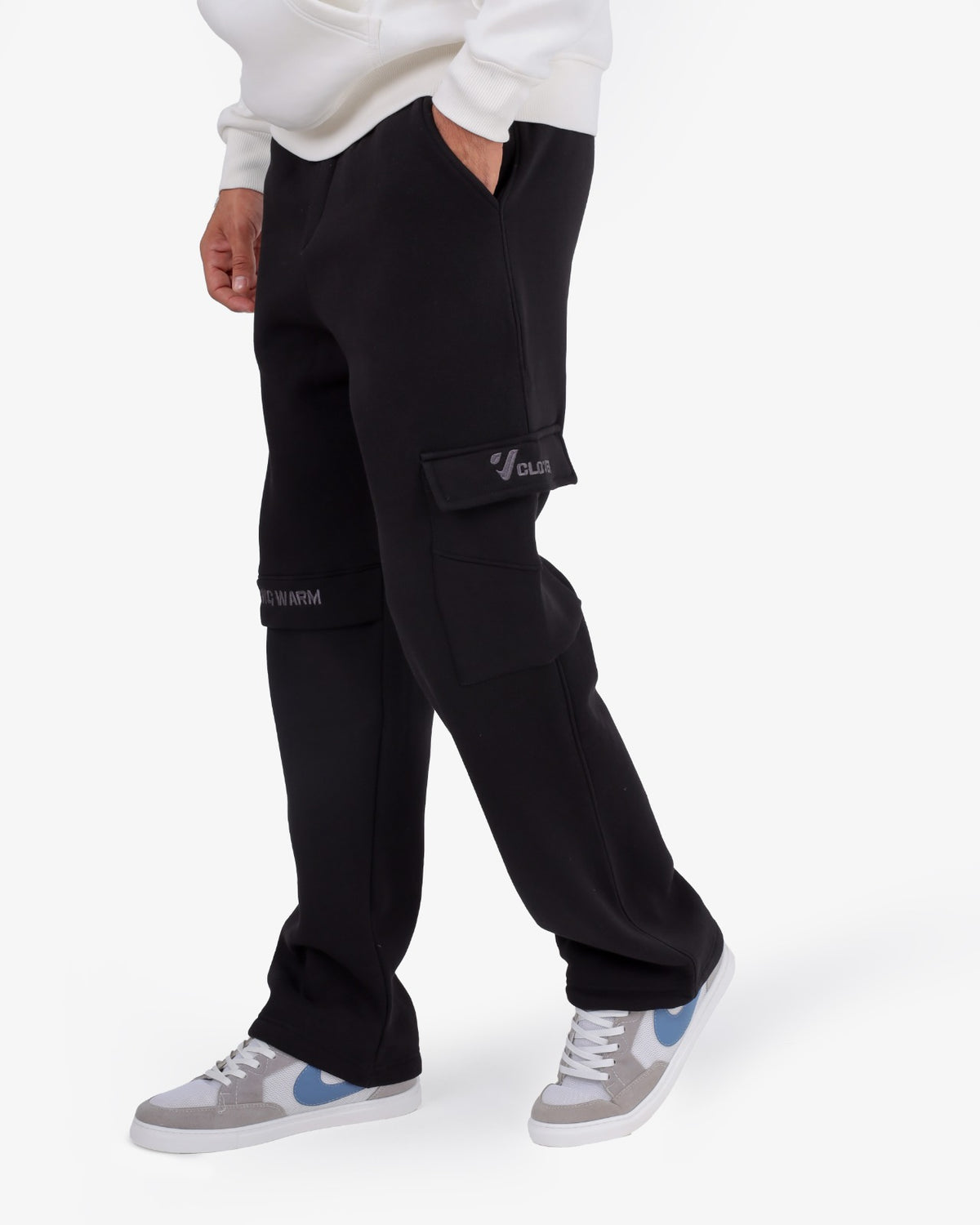 Solid-colored sponge-fabric cargo joggers with a single pocket