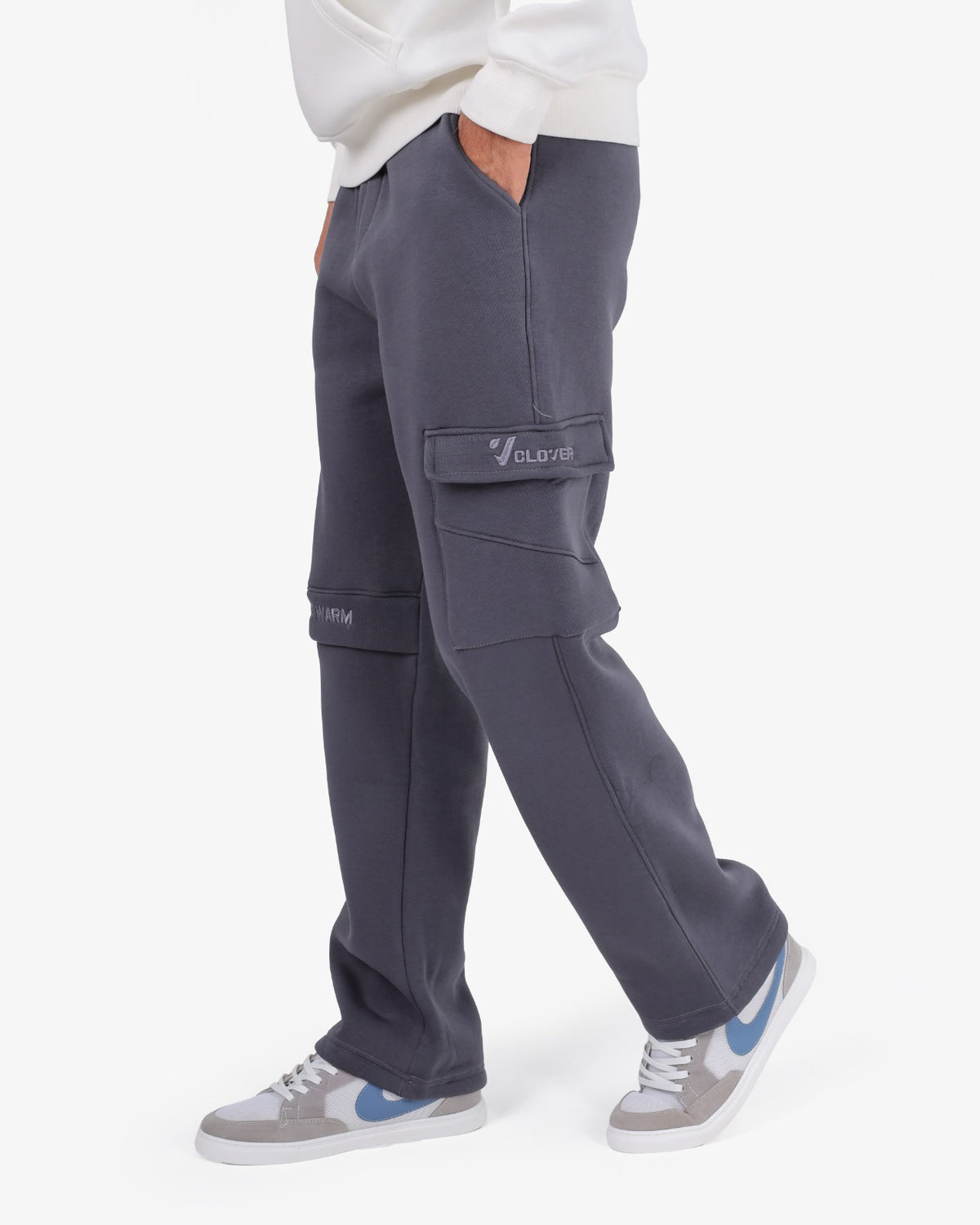 Solid-colored sponge-fabric cargo joggers with a single pocket