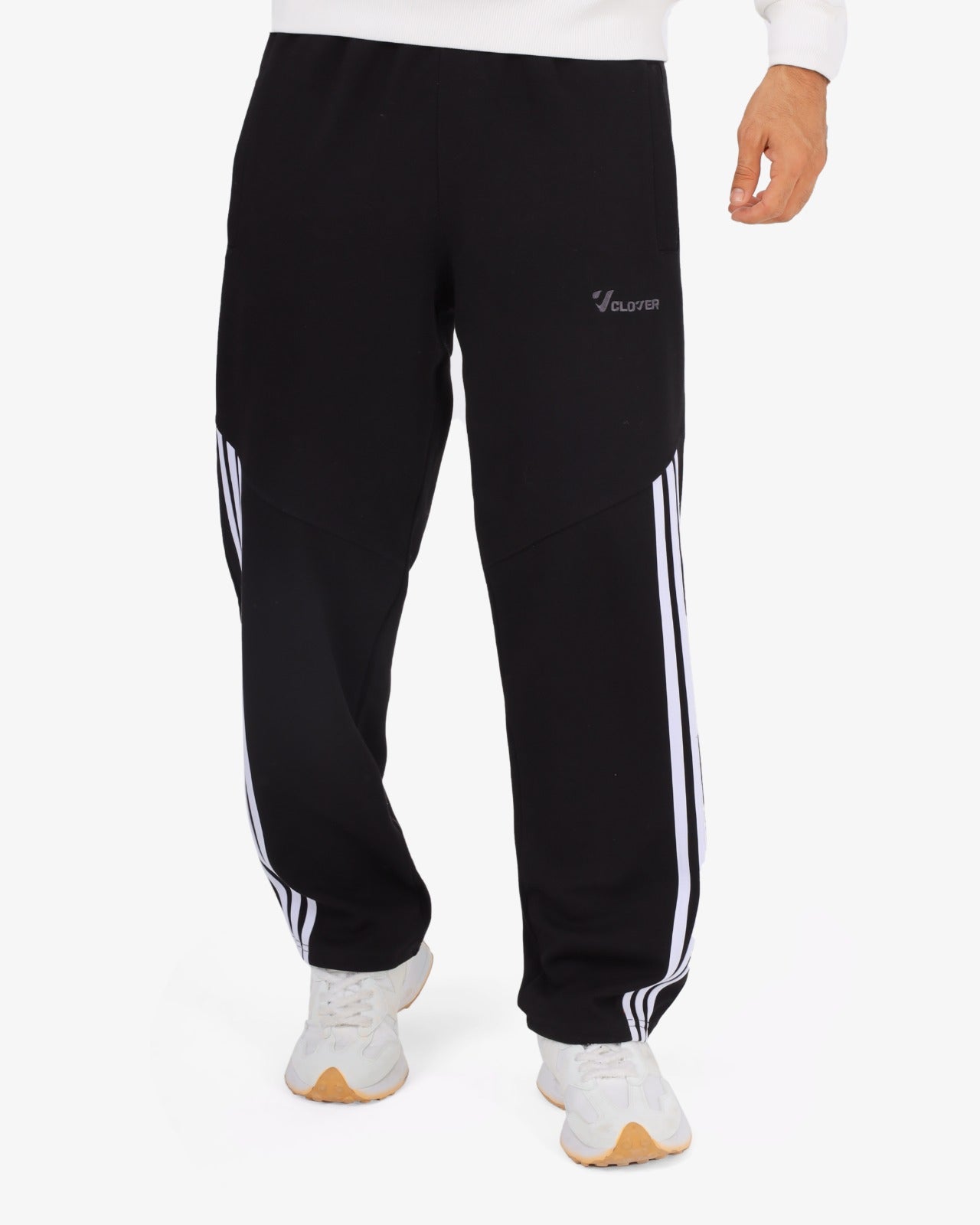 Wide-leg embroidered sweatpants (3-line design)
