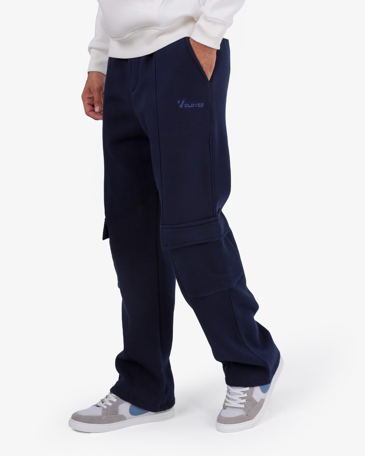 Clover-embroidered sponge cargo joggers