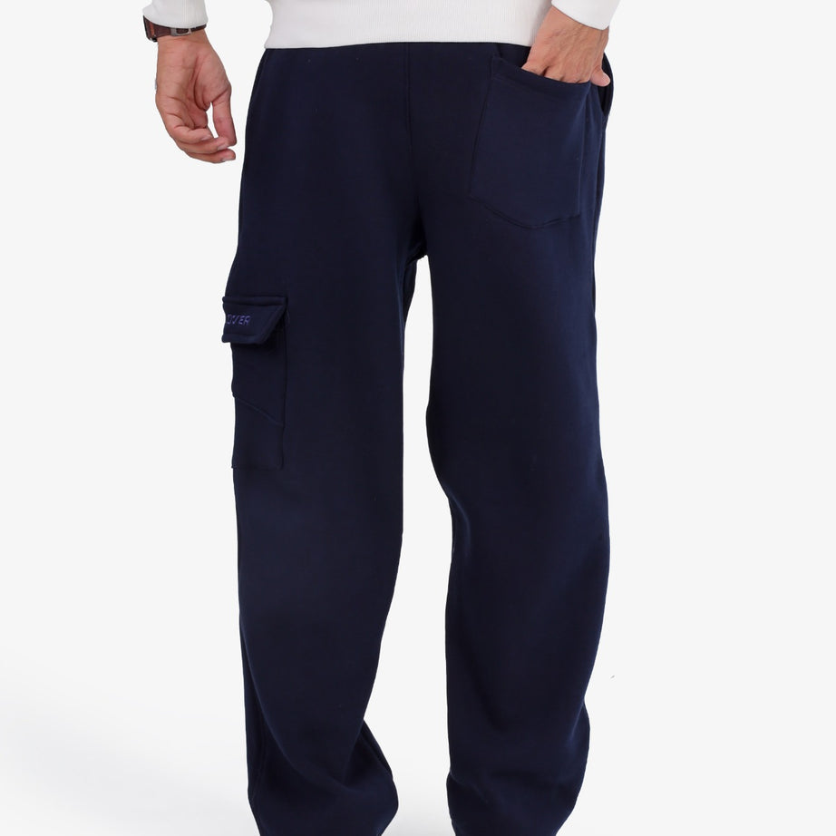 Solid-colored sponge-fabric cargo joggers with a single pocket