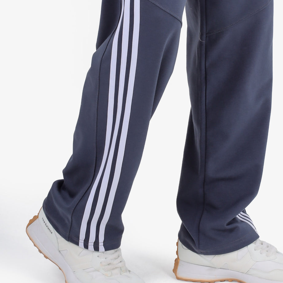 Wide-leg embroidered sweatpants (3-line design)
