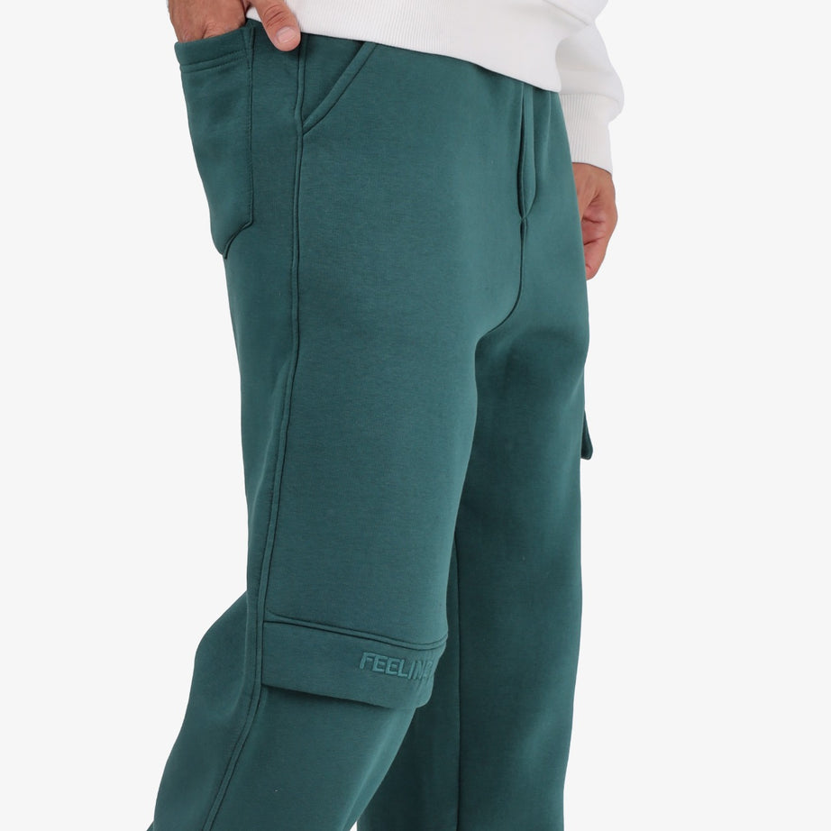 Solid-colored sponge-fabric cargo joggers with a single pocket