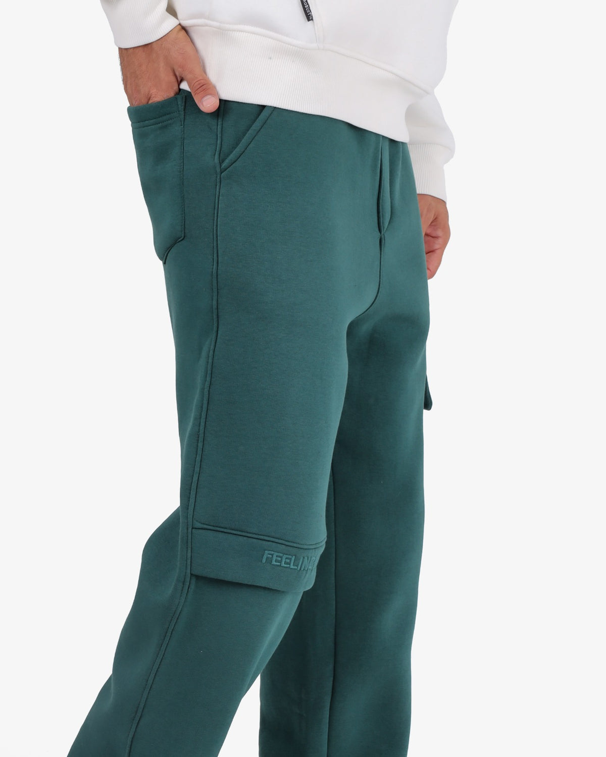 Solid-colored sponge-fabric cargo joggers with a single pocket
