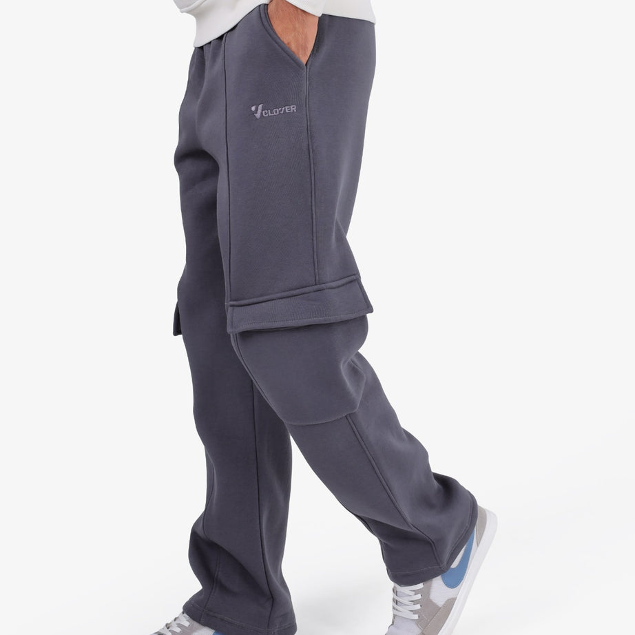 Clover-embroidered sponge cargo joggers