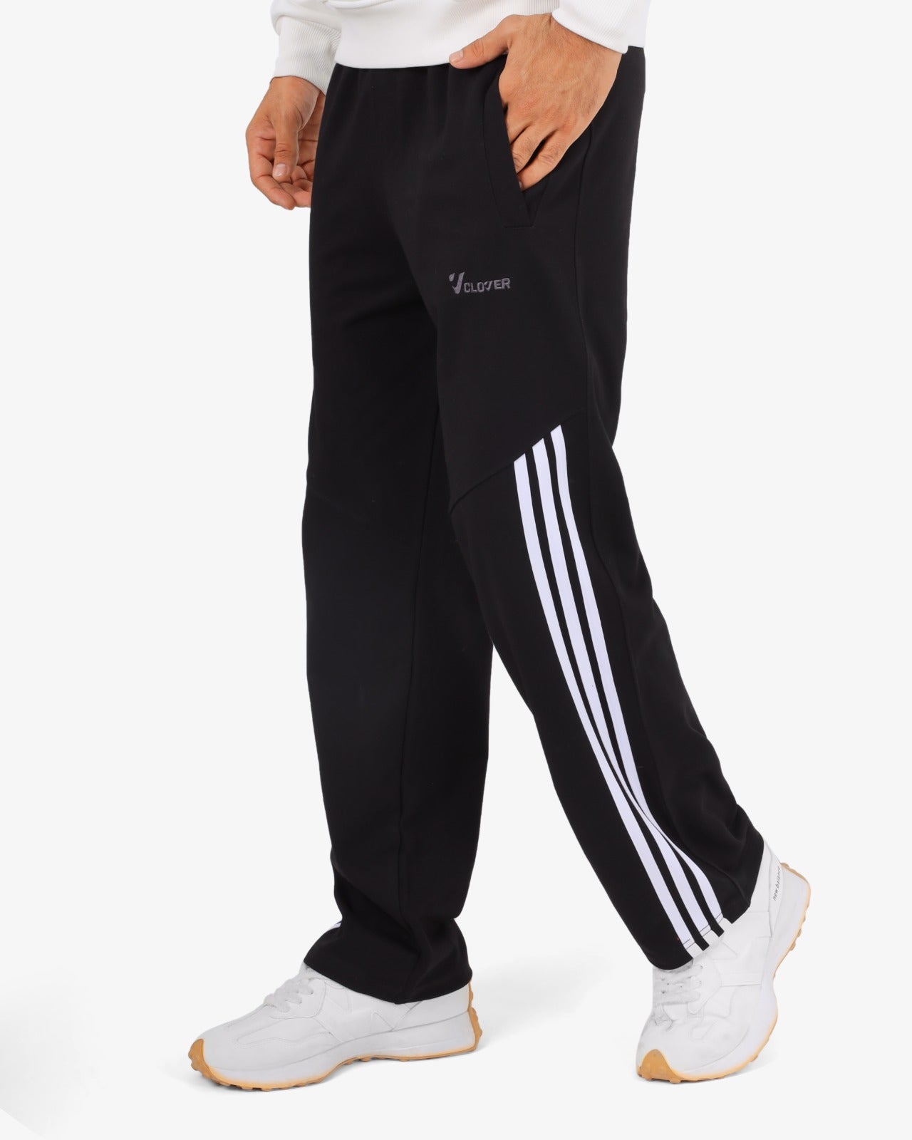 Wide-leg embroidered sweatpants (3-line design)