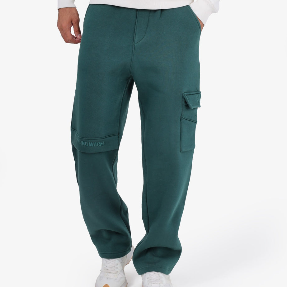 Solid-colored sponge-fabric cargo joggers with a single pocket