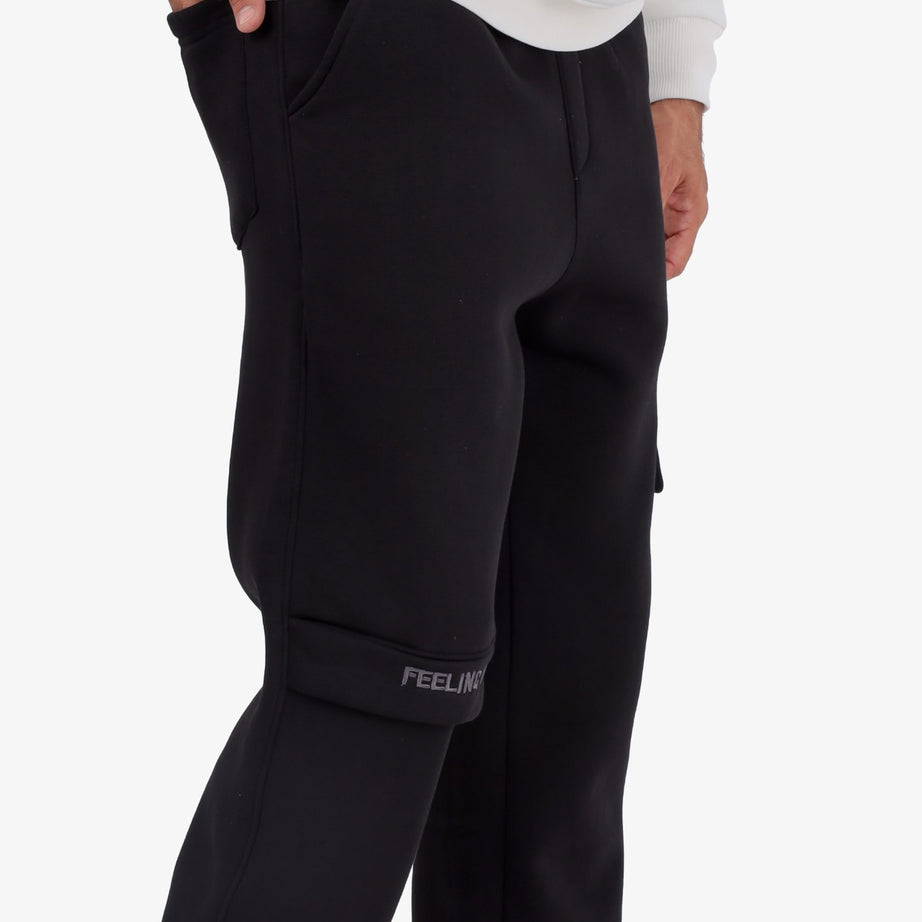 Solid-colored sponge-fabric cargo joggers with a single pocket