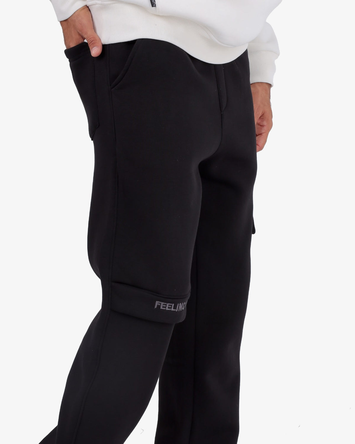 Solid-colored sponge-fabric cargo joggers with a single pocket