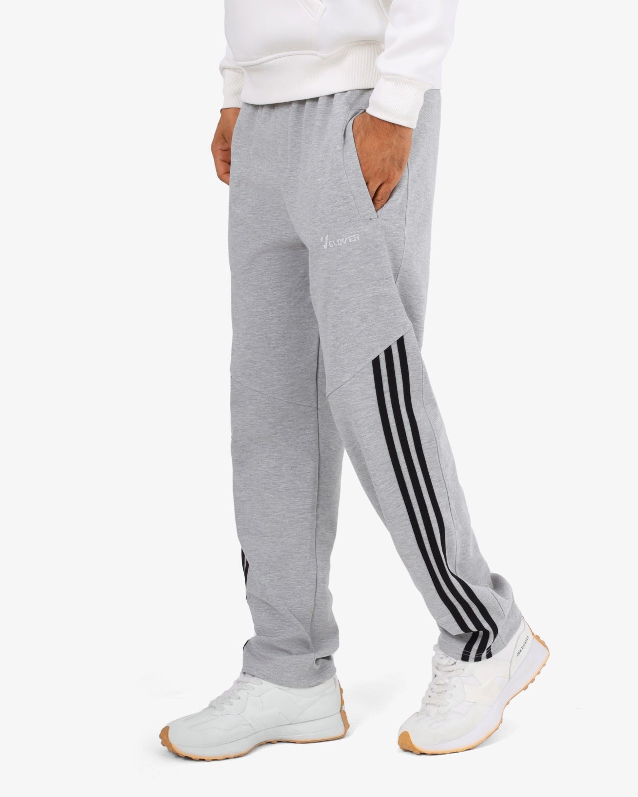 Wide-leg embroidered sweatpants (3-line design)