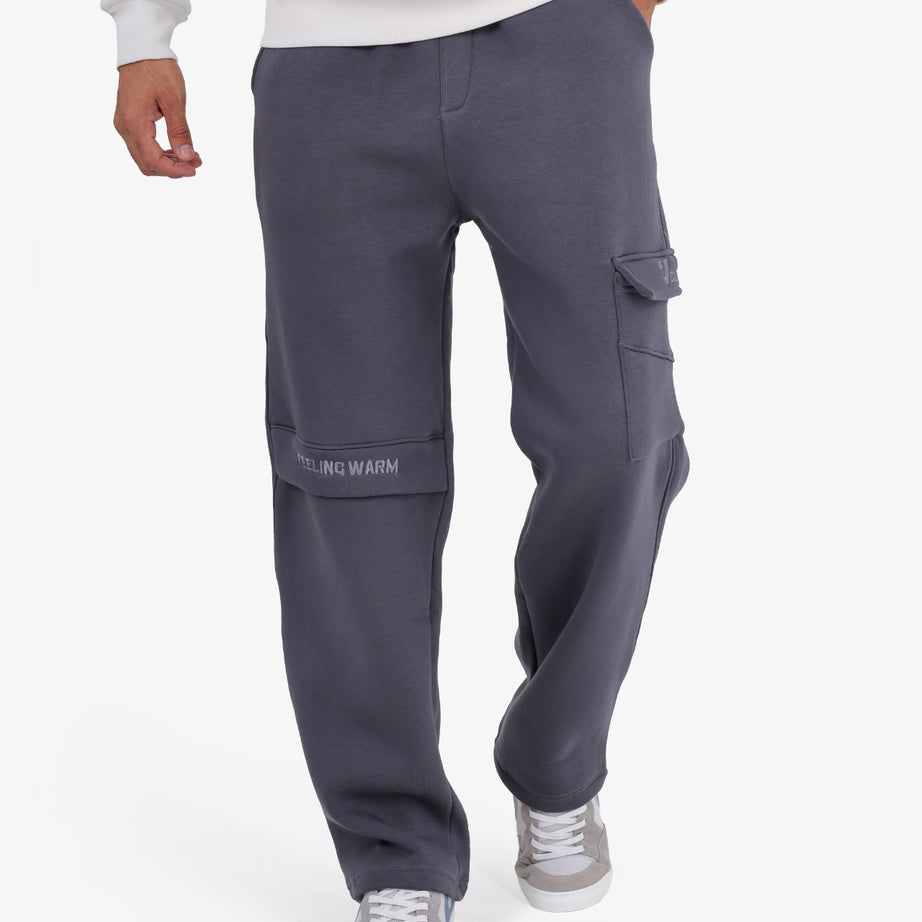 Solid-colored sponge-fabric cargo joggers with a single pocket