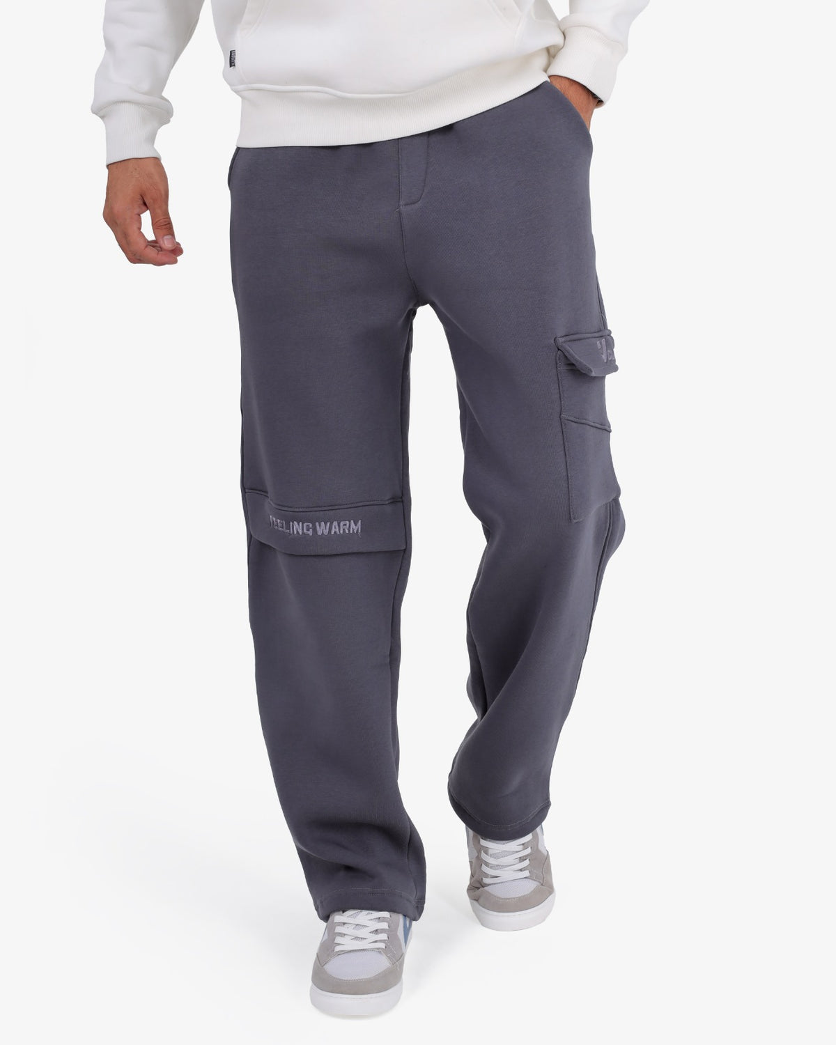 Solid-colored sponge-fabric cargo joggers with a single pocket