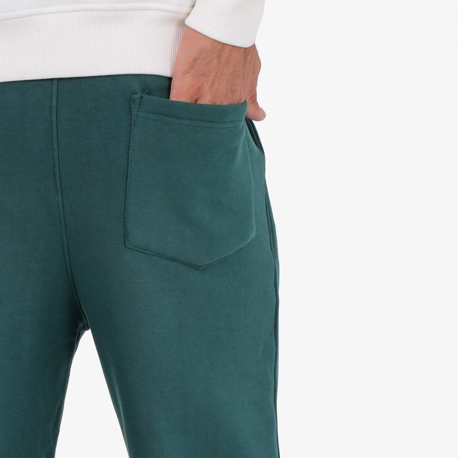Solid-colored sponge-fabric cargo joggers with a single pocket