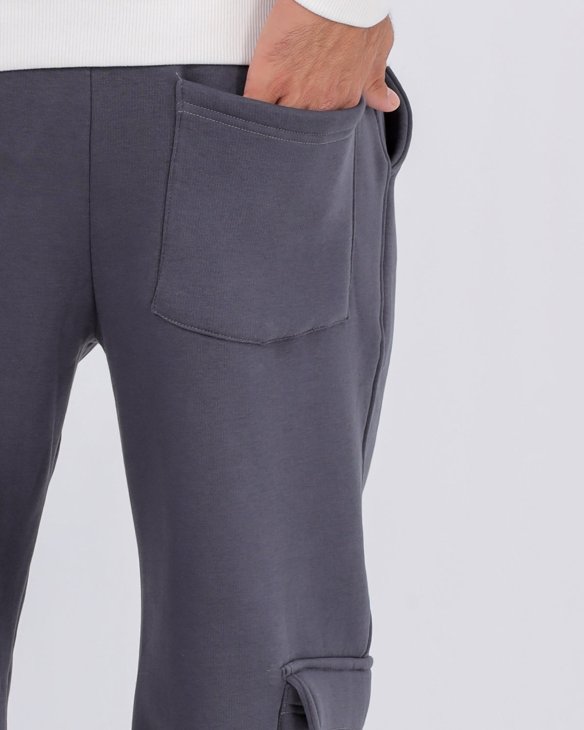 Clover-embroidered sponge cargo joggers