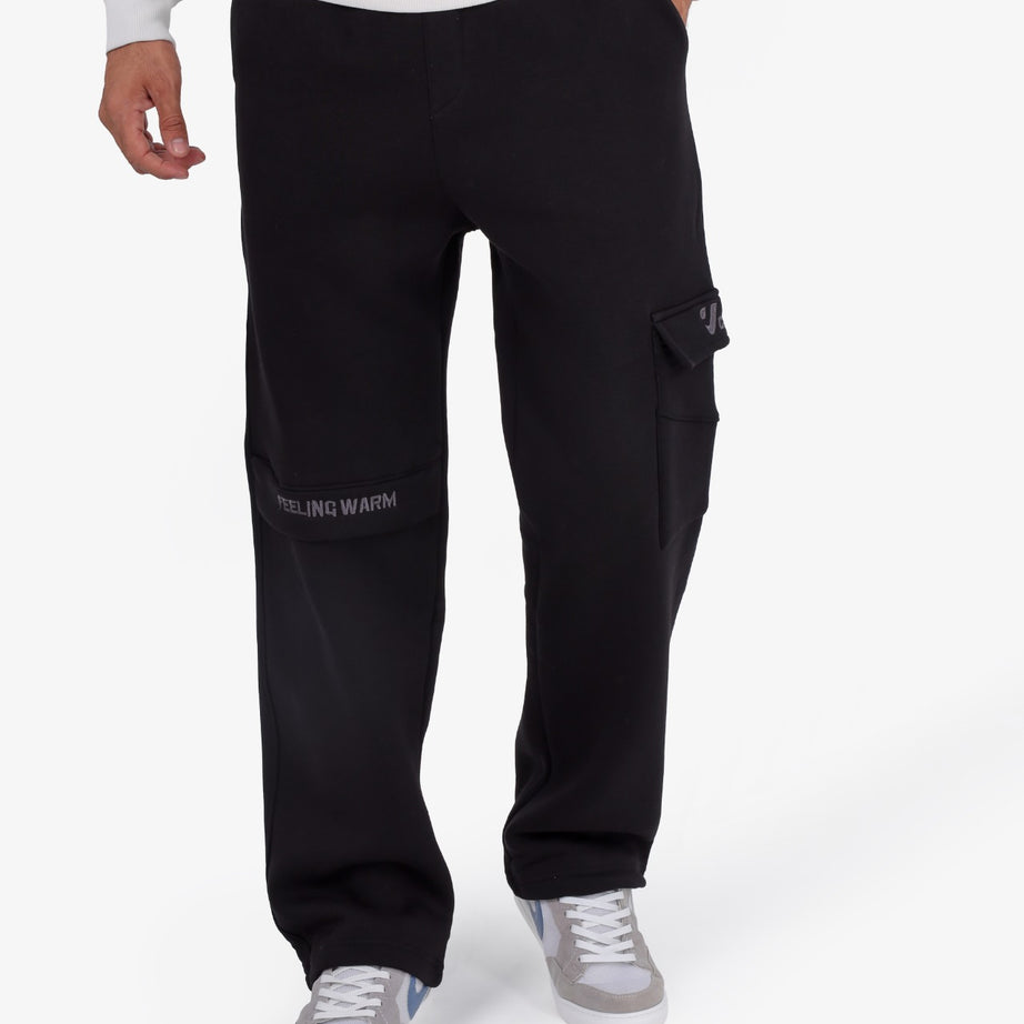 Solid-colored sponge-fabric cargo joggers with a single pocket