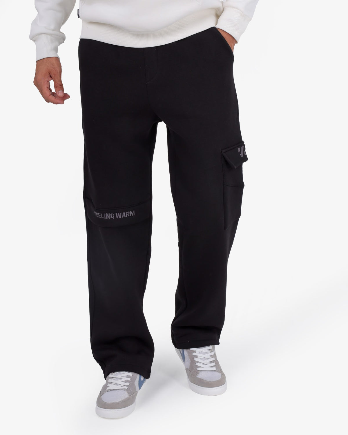 Solid-colored sponge-fabric cargo joggers with a single pocket
