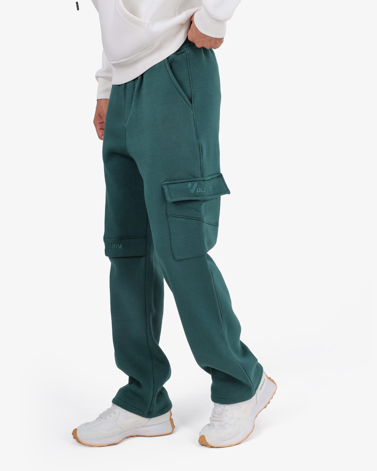 Solid-colored sponge-fabric cargo joggers with a single pocket