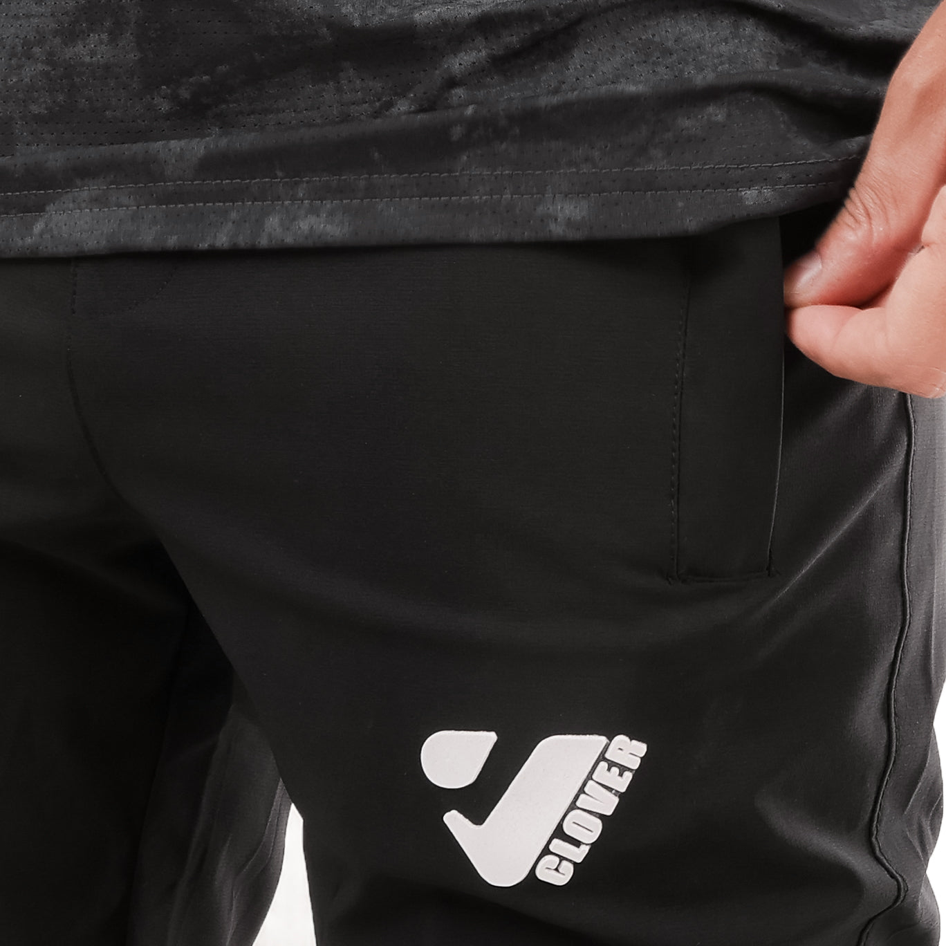 Clover Round Tracksuit with Straps