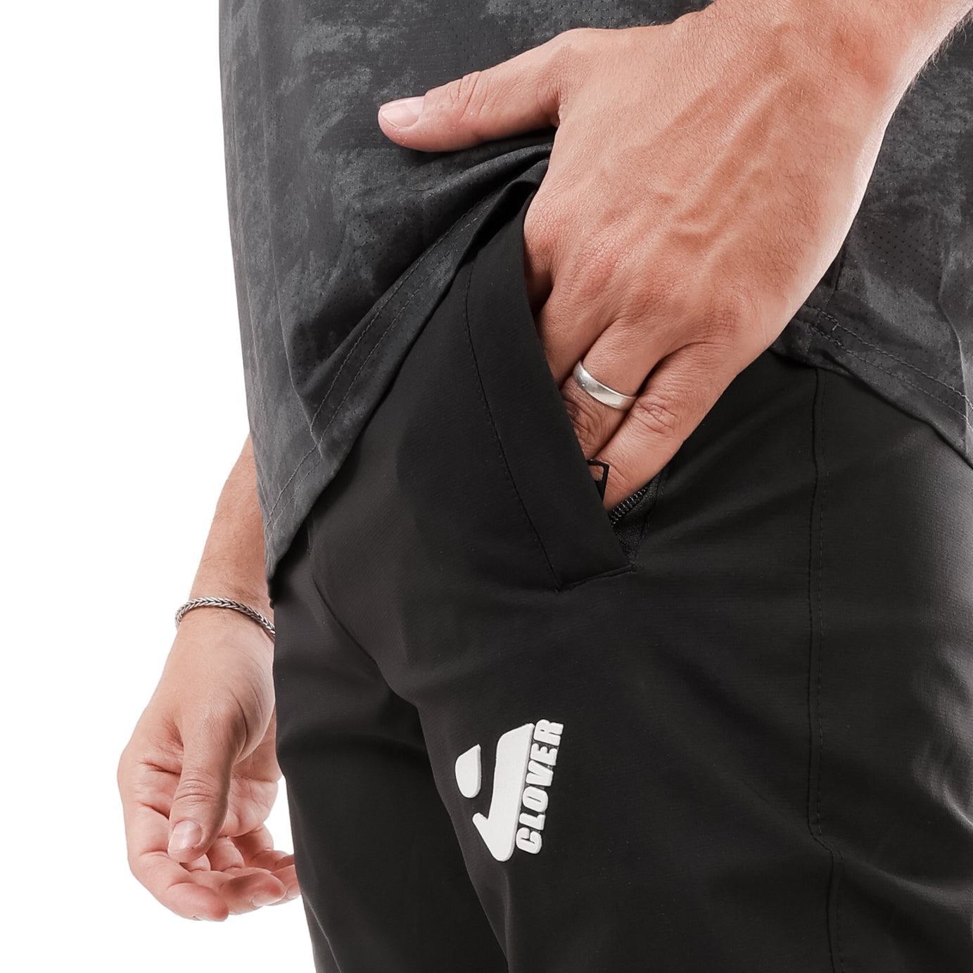 Clover Round Tracksuit with Straps